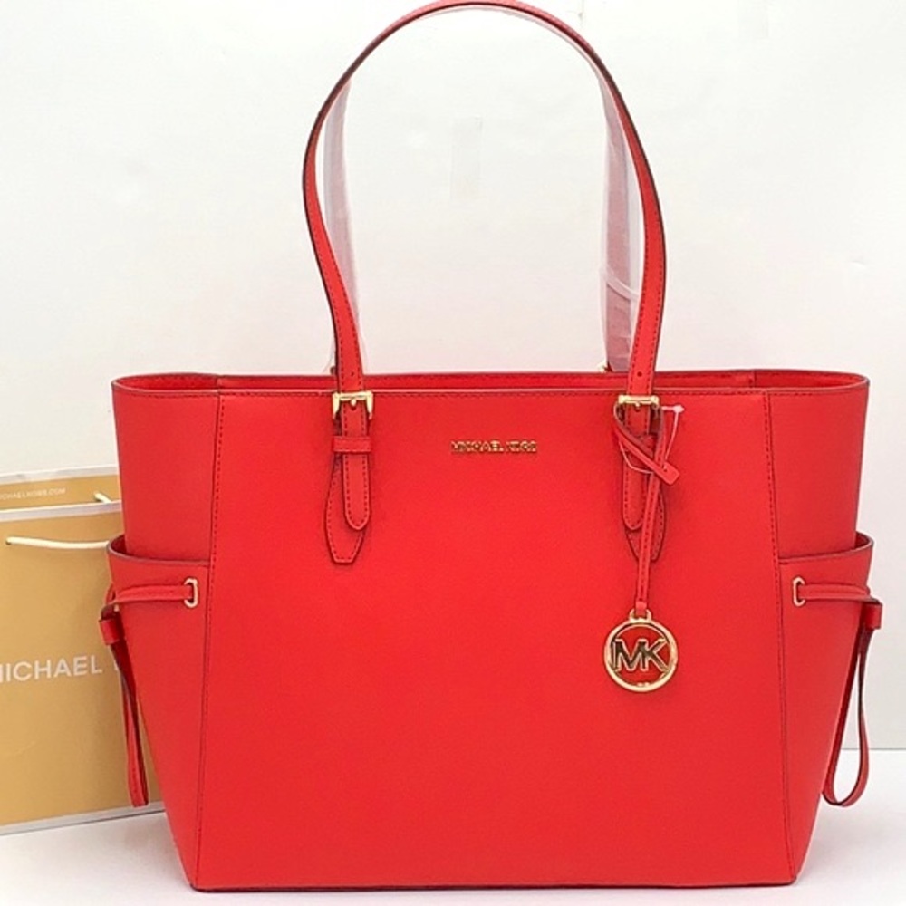 MICHAEL KORS
Gilly Large Saffiano Leather Tote Bag BRIGHT RED COLOR
